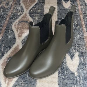 Adorable, comfy, short rain booties🥰